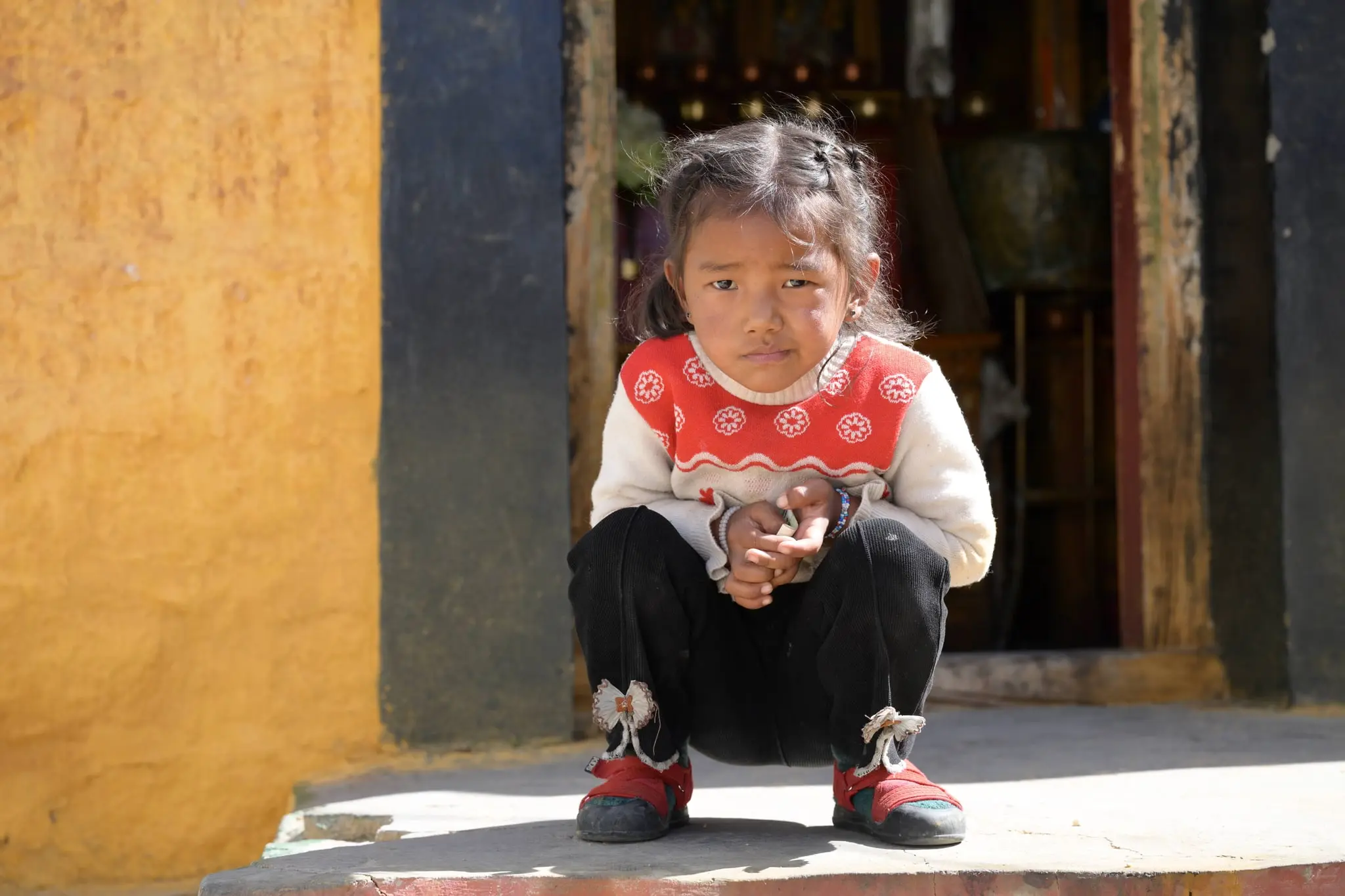 The girl at Drepung Monastery who didn&#8217;t look at the camera before